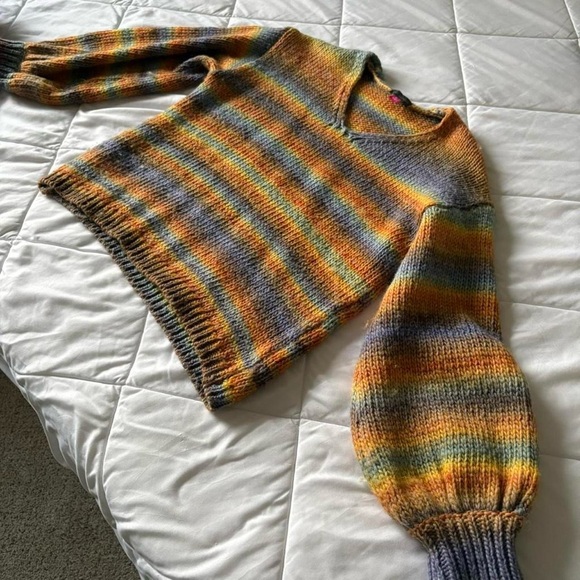 sweater - Picture 5 of 6